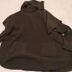 Green turtle neck sweater